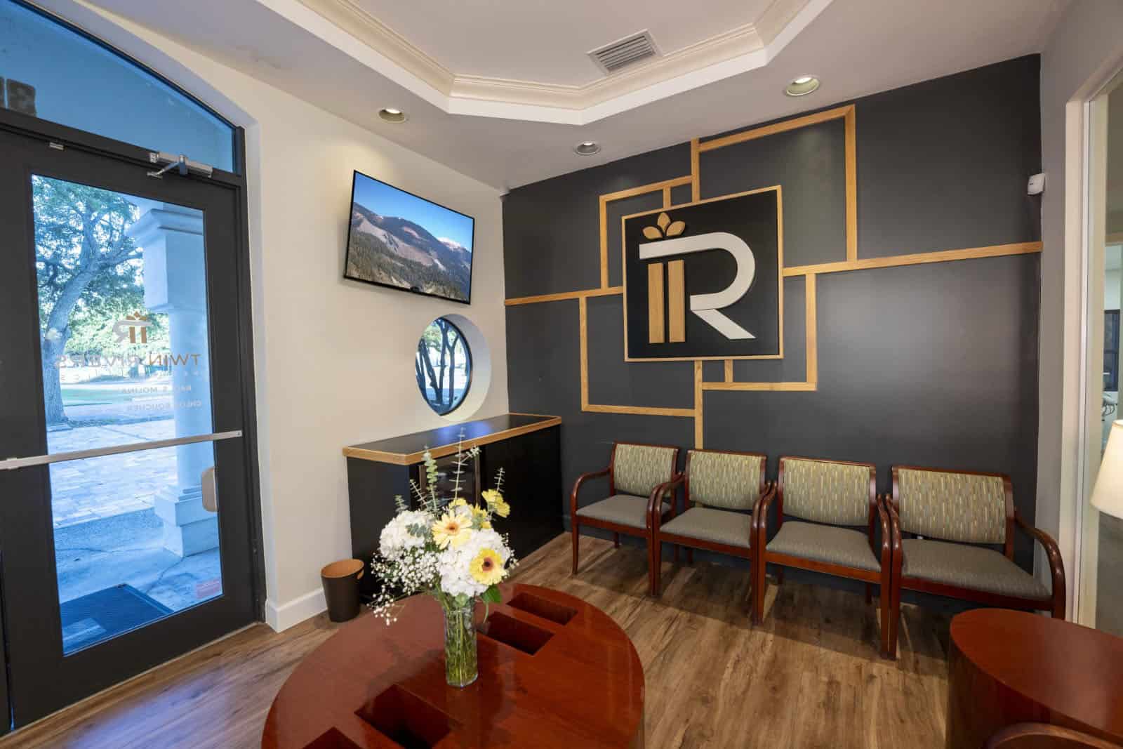 The waiting room at Twin Rivers Periodontics